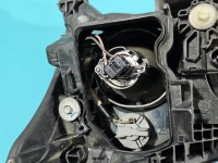 Reflektor prawy lampa przód Toyota Avensis II T25 EUROPA