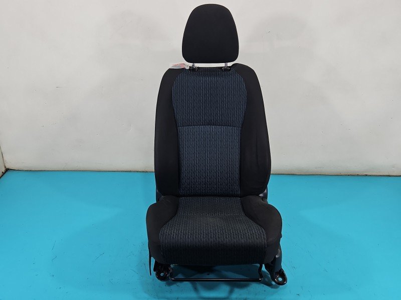 Fotel lewy przód kierowcy Toyota Yaris III EU 5d