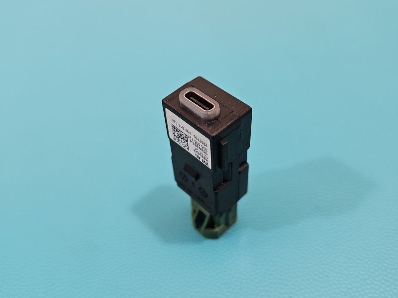 Gniazdo USB Skoda Kodiaq I 3G5035726 Gniazdo USB Skoda Kodiaq I 3G5035726