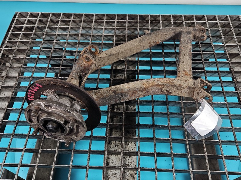 Piasta koła tył lewa zwrotnica łożysko Ligier Ambra 0.5d