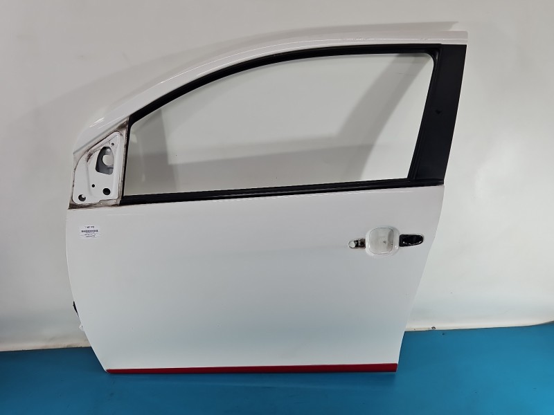 DRZWI PRZÓD LEWE KIEROWCY Toyota Aygo II 14-22 5d biały 068
