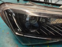 Reflektor prawy lampa przód Skoda Superb III EUROPA