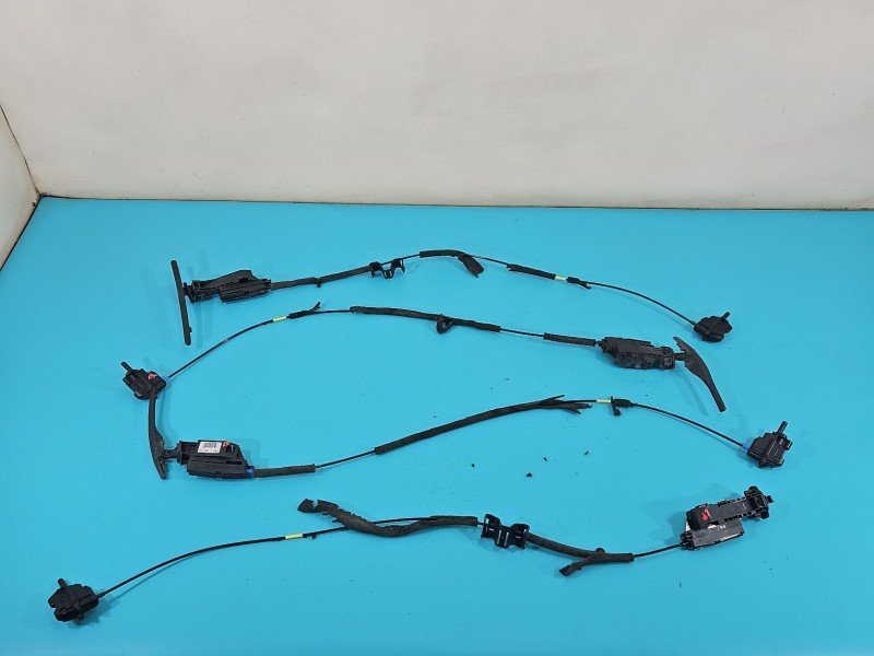 Osłona Producent części: FORD, Osłona rantu (krawędzi) drzwi, komplet 4 szt Brak plastikowej nakładki na drzwi LP,...