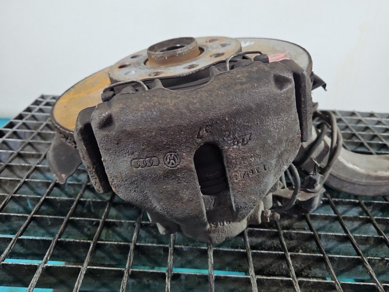 Zacisk przód lewy Audi A4 B6 2.0 20v
