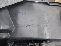 Tapicerka drzwi przód lewa boczek Toyota Auris II