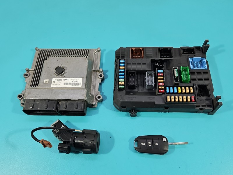 Komputer Sterownik silnika Peugeot 2008 I 13-19 1.2 12V 9818160080, 9806671980