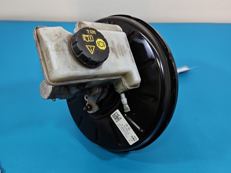 Serwo hamulcowe Vw Passat B8 5Q1614105CG 2.0 tdi