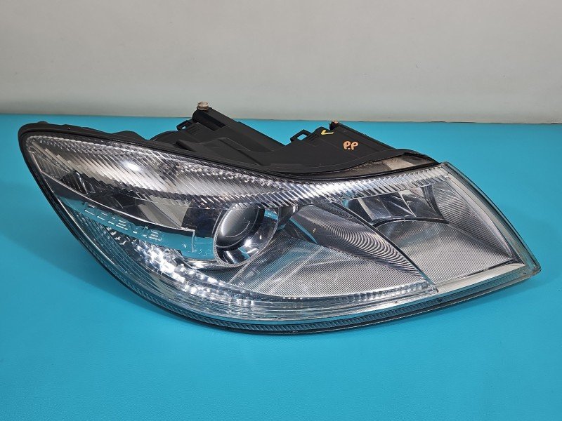 Reflektor prawy lampa przód Skoda Octavia II EUROPA
