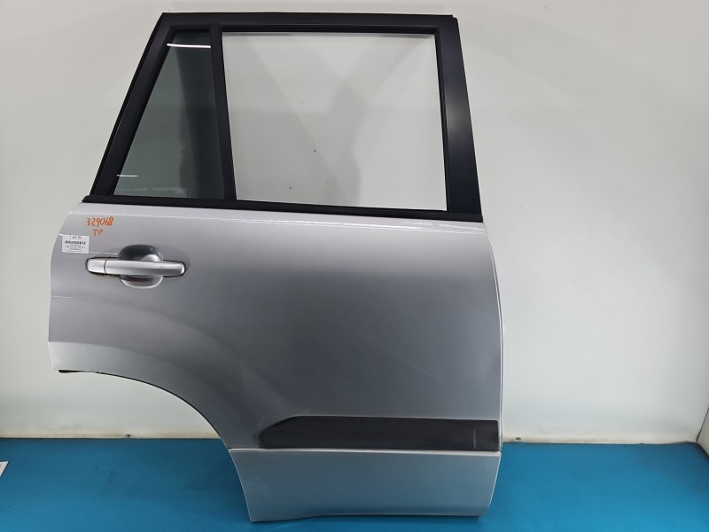 Drzwi tył prawe Suzuki Grand Vitara II HB 5d srebrny z2s. C02