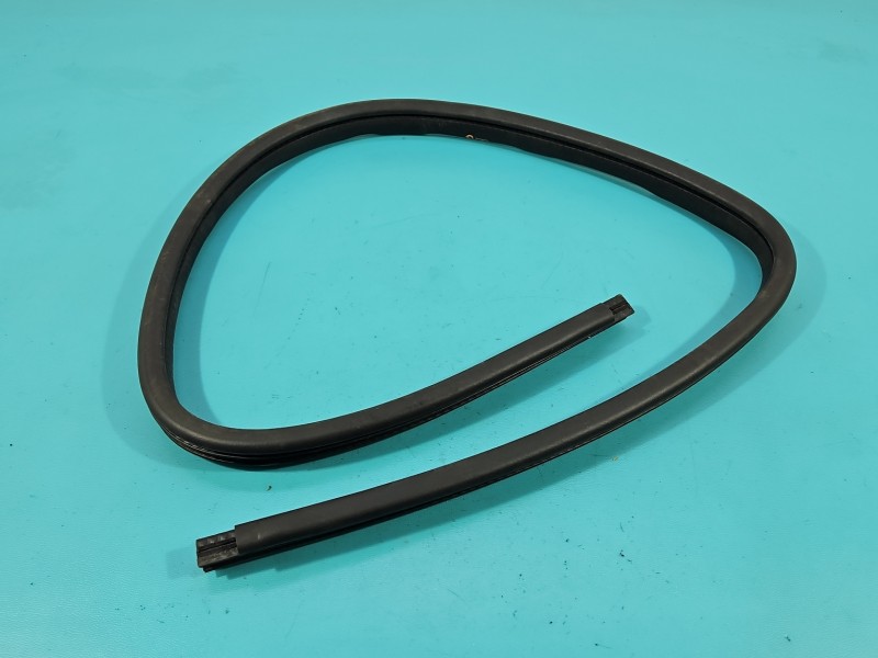 Uszczelka drzwi tył prawa Suzuki Splash