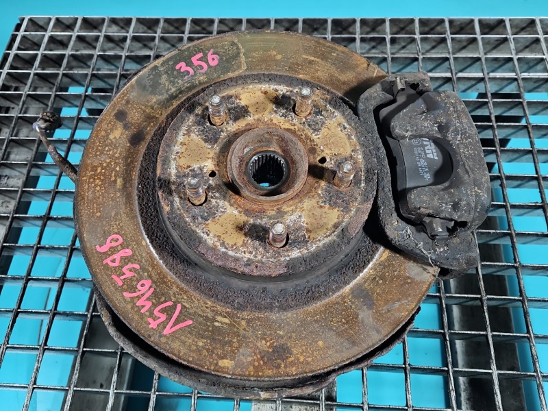 Zwrotnica prawa piasta przód 2.0 16V Toyota Rav4 I 94-