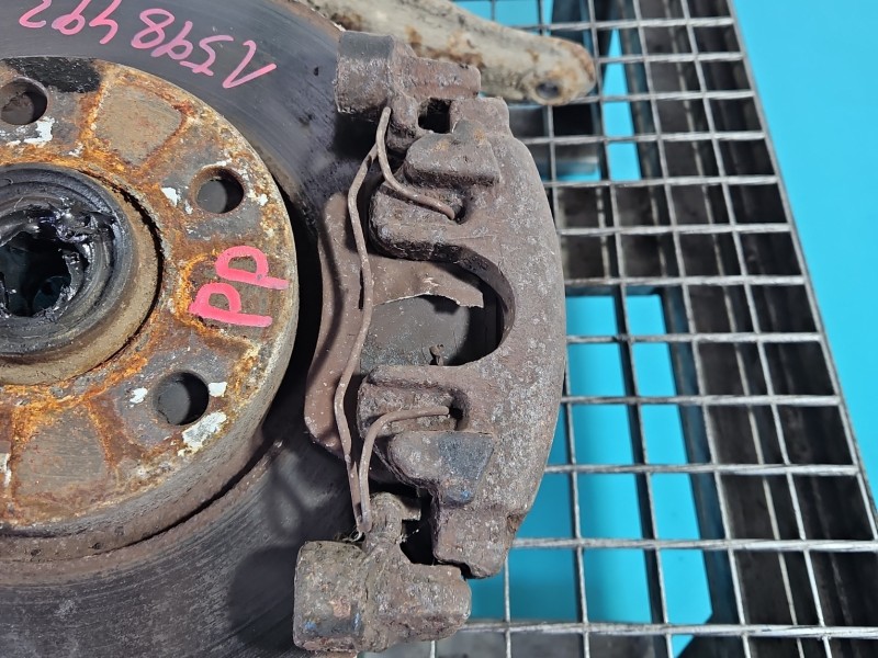 Zacisk przód prawy Audi 100 C4 2.0 8V