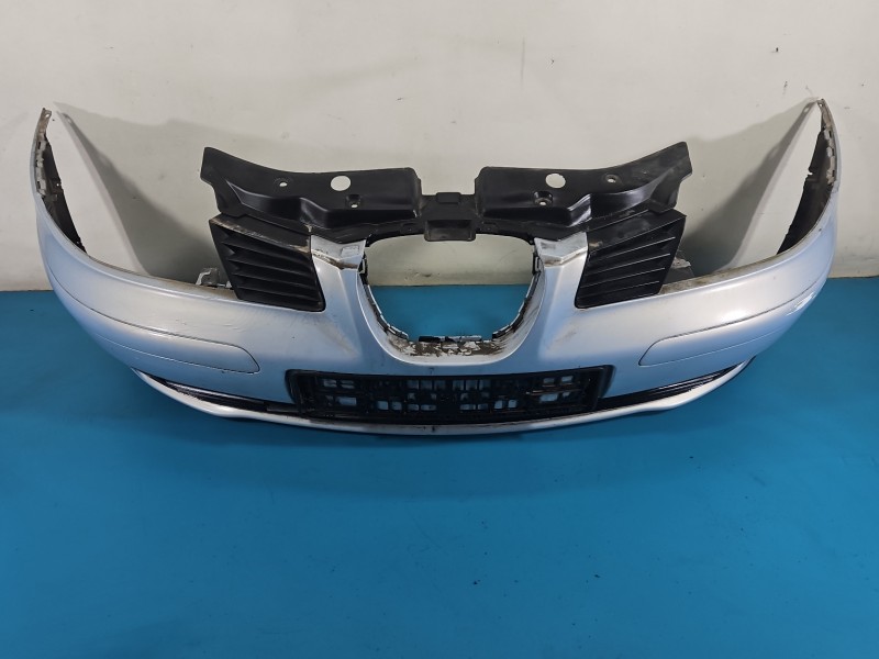 Zderzak przód Seat Ibiza III 6L LS5T