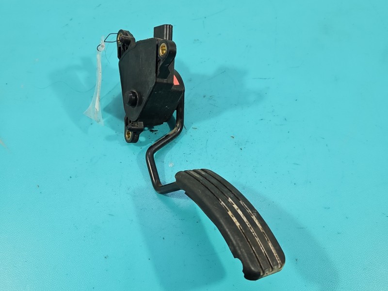 Pedał gazu potencjometr Renault Clio III 8200297335 1.5 dci (K9K)