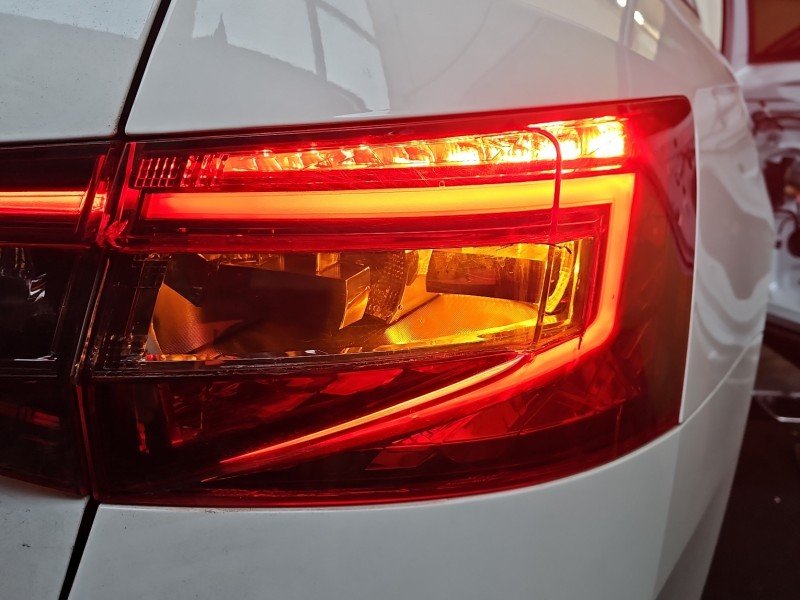 Lampa tył prawa Skoda Superb III kombi
