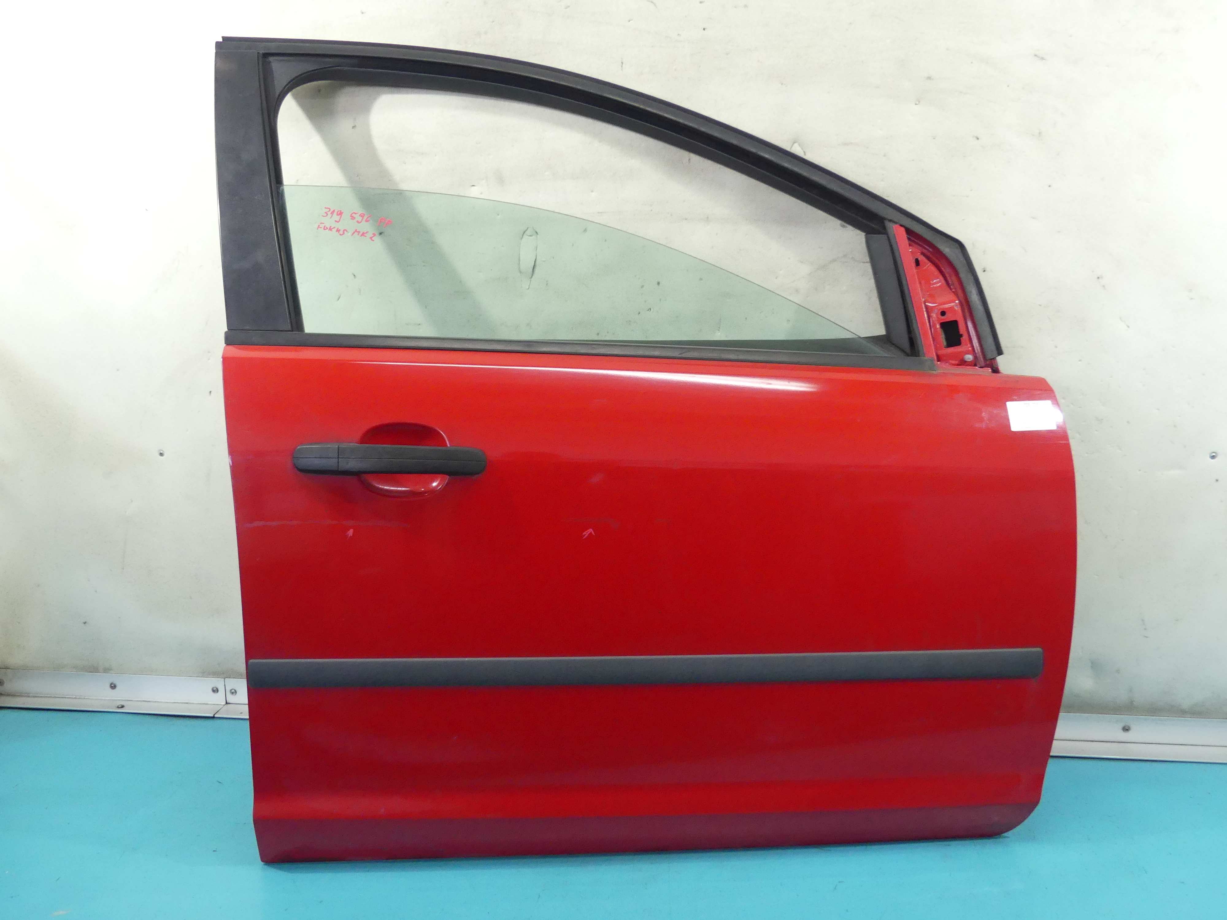 Drzwi przód prawe Ford Focus Mk2 5d czerwony C0