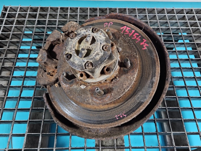 Zwrotnica prawa piasta przód 1.6 16V Daihatsu Feroza