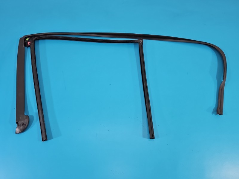 Uszczelka drzwi tył prawa BMW G30 7381282