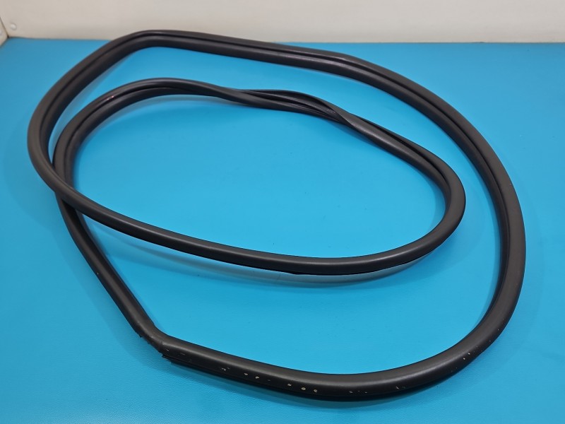 Uszczelka drzwi przód lewa Toyota Rav4 IV