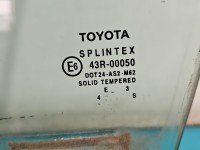 Szyba drzwi przód lewa Toyota Avensis II T25 HB