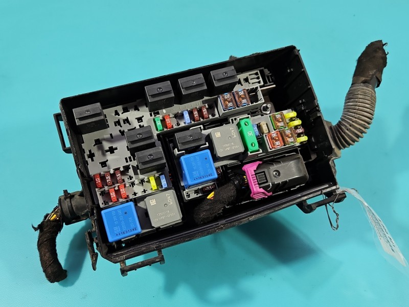 Skrzynka bezpieczników Opel Meriva B