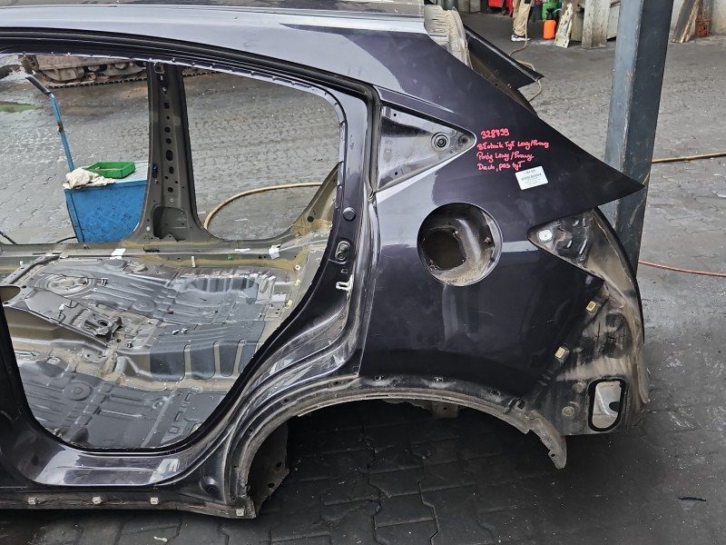 Błotnik tył lewy Honda HR-V II 13-18 ćwiartka czarny NH821M