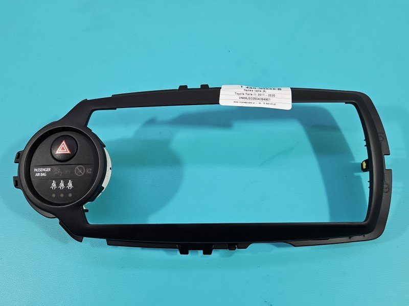 Ramka radia Toyota Yaris III 86451-0D040