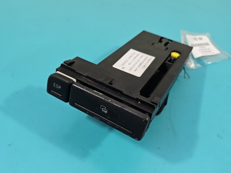 Uchwyt na napoje kubek Audi A4 B6 8E1941561B Uchwyt na napoje kubek Audi A4 B6 8E1941561B
