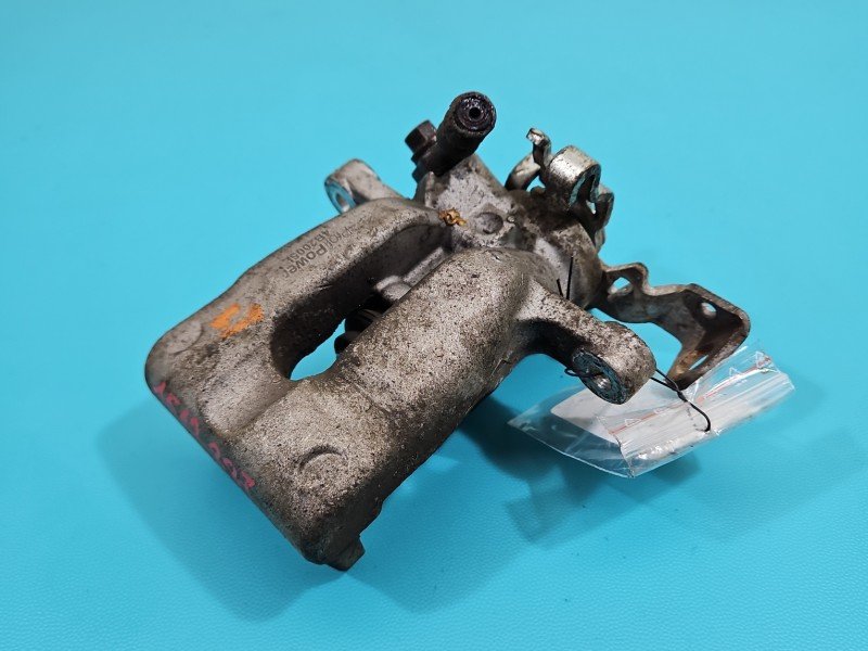 Zacisk tył lewy Opel Astra III H 1.9 cdti kombi