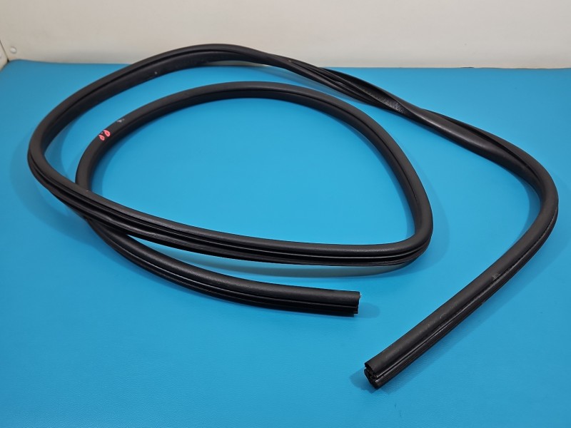 Uszczelka drzwi przód prawa Dodge Journey