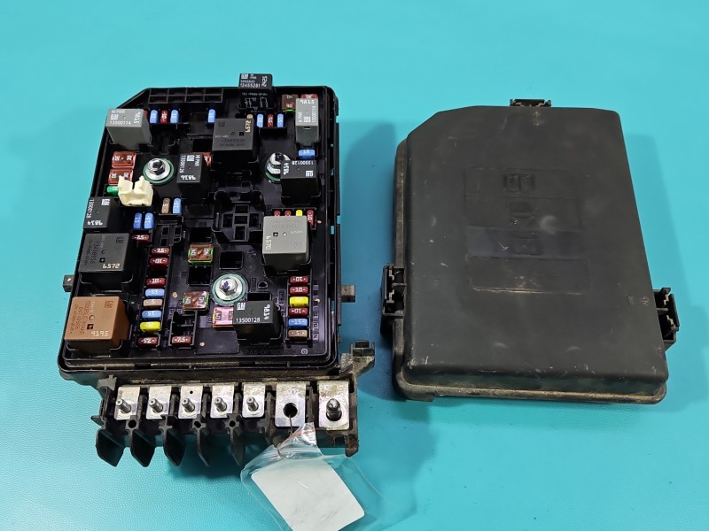 Skrzynka bezpieczników Opel Astra V K 15514069