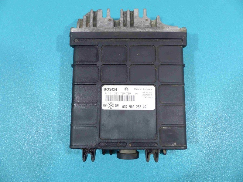 Komputer Sterownik silnika Vw Golf III 1.6 8v wiel 037906258AQ, 0261203729