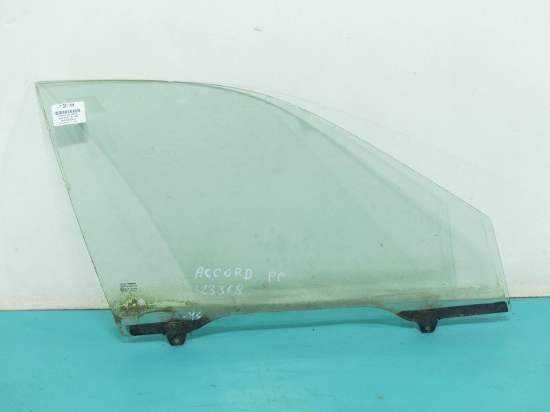 Szyba drzwi przód prawa Honda Accord V 93-98 sedan