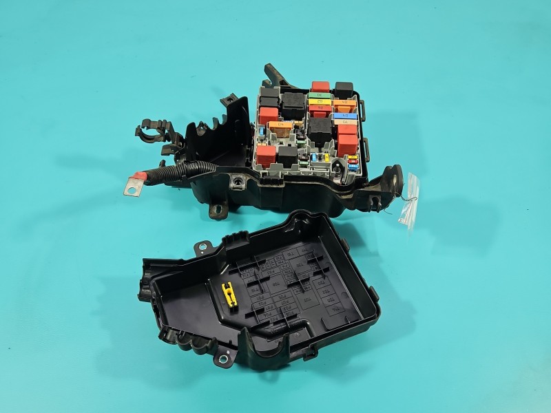 Skrzynka bezpieczników Alfa romeo Giulietta 51849437