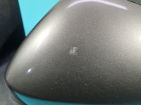 Lusterko lewe VOLVO V70 III 8pin, rysy na obudowie. Dwie rysy na szkle o długości dwóch centymetrów 472-46 europa