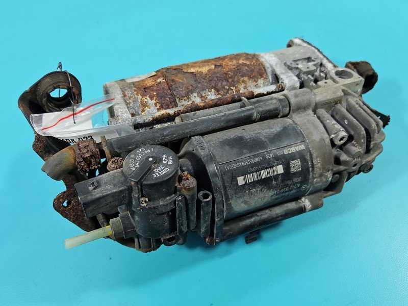 Pompa zawieszenia kompresor Mercedes CLS II C218 10- A2123200104 Pompa zawieszenia kompresor Mercedes CLS II C218 10- A2123200104