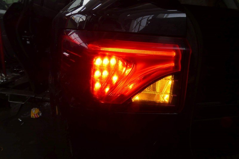 Lampa tył lewa Toyota Avensis III T27 kombi