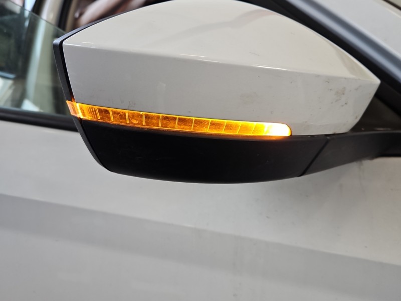 Lusterko prawe Skoda Octavia IV LS9R EUROPA / LAKIER: LS9R / 6pin europa