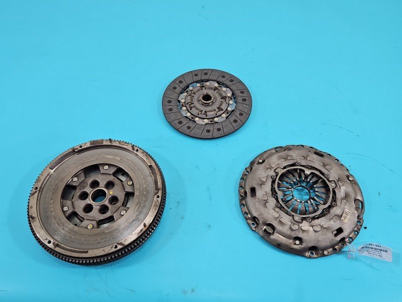 Dwumasa Koło dwumasowe Skoda Octavia III 04L141015E, 022141031S 2.0 tdi Dwumasa Koło dwumasowe Skoda Octavia III 04L141015E, 022141031S 2.0 tdi