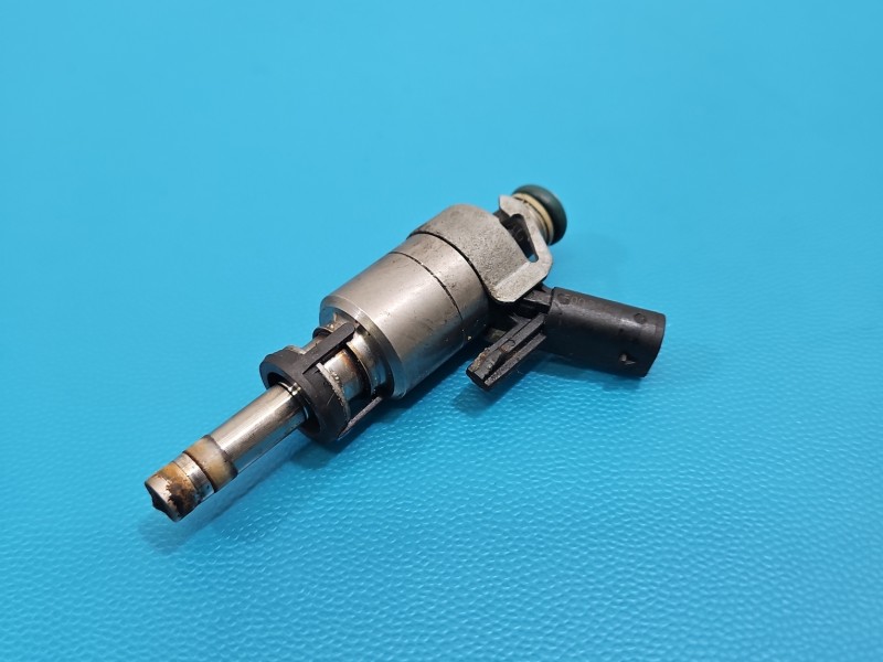 Wtryskiwacz Audi A4 B9 0261500244, 06L906036K 2.0 TFSI