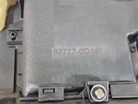 Tapicerka drzwi przód prawa boczek Toyota Yaris III 67610-0DC20-B2