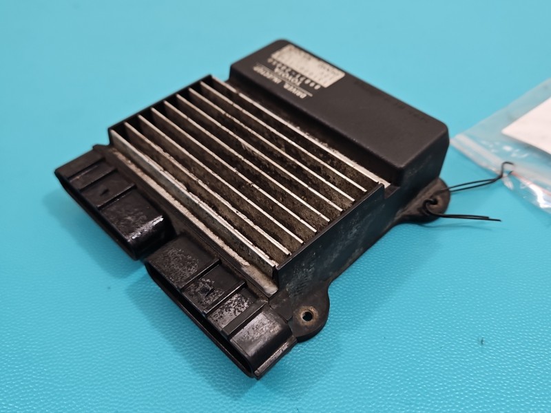 Sterownik moduł Toyota Avensis II T25 89871-20050 TOYOTA, wtryskiwaczy, Pęknięte mocowanie.