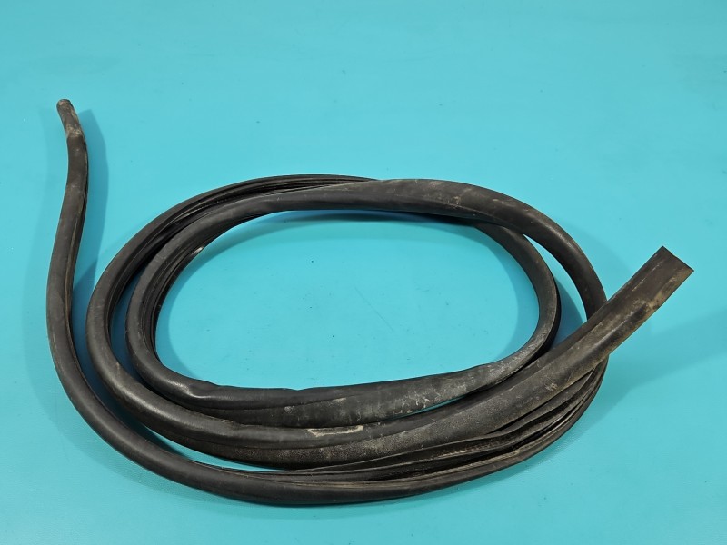 Uszczelka drzwi przód lewa Isuzu D-Max II 11-19