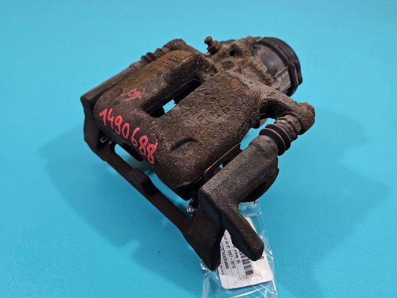 Zacisk tył prawy Audi A5 8T 2.0 TFSI (CNCD) HB Zacisk tył prawy Audi A5 8T 2.0 TFSI (CNCD) HB