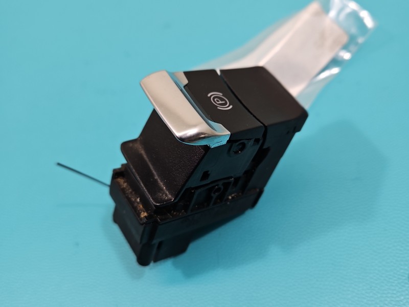 Przełącznik hamulca ręcznego AUDI Q5 08- 8K1927225E