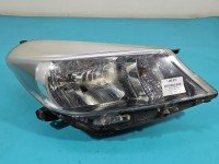 Reflektor prawy lampa przód Toyota Yaris III EUROPA