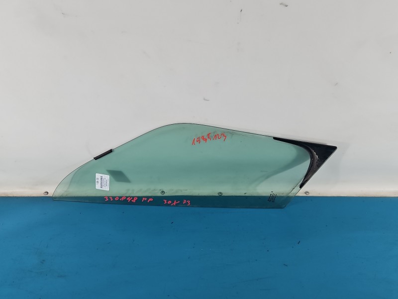 Szyba drzwi przód prawa pasażera Opel Movano III Producent części: OPEL, 30x73 Trójkątna 2018R inny