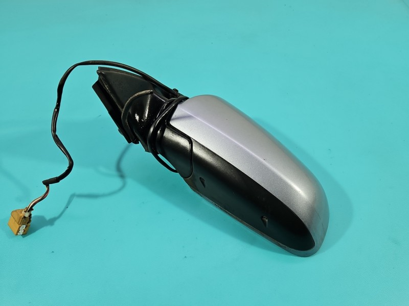 Lusterko lewe pin Audi A4 B6 kombi 5d kolor Brak kodu europa