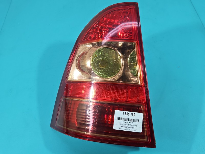 Lampa tył lewa Toyota Corolla E12 kombi 04-07 PO LIFCIE KOMBI Z LISTWĄ ŻARÓWKOWĄ FARBA EUROPA