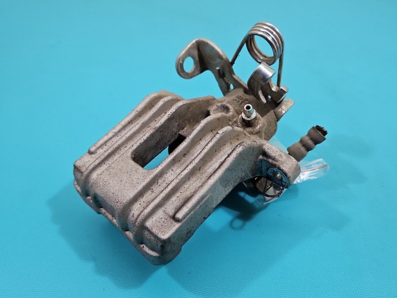 Zacisk tył prawy Audi A4 B7 1.8 T 20V (BFB) kombi Zacisk tył prawy Audi A4 B7 1.8 T 20V (BFB) kombi